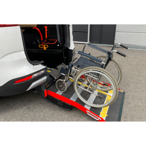 WHEELCHAIR ACCESSIBLE KIA CARNIVAL