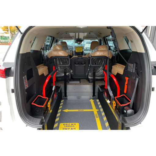 WHEELCHAIR ACCESSIBLE KIA CARNIVAL